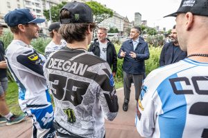Haiden Deegan umringt von Ken Roczen und Justin Cooper