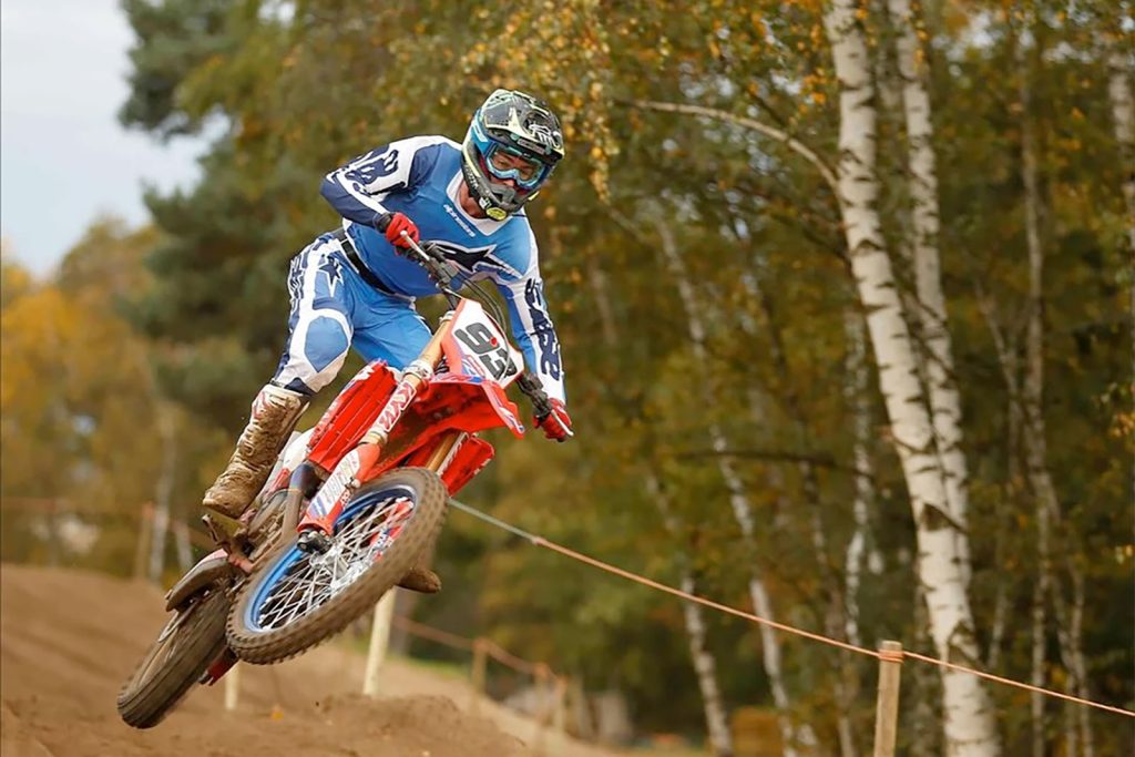 Jago Geerts auf seinem neuen Arbeitsgerät, der Beta RX 450