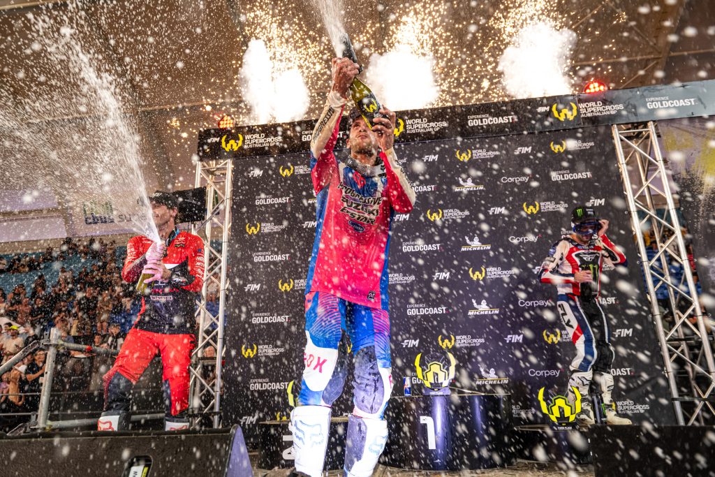 Eine letzte Champagner-Dusche für Ken Roczen beim WSX Lauf in Melbourne.