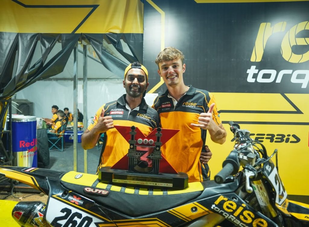 Nico Koch mit seinem ersten Pokal der Indian Supercross Racing League