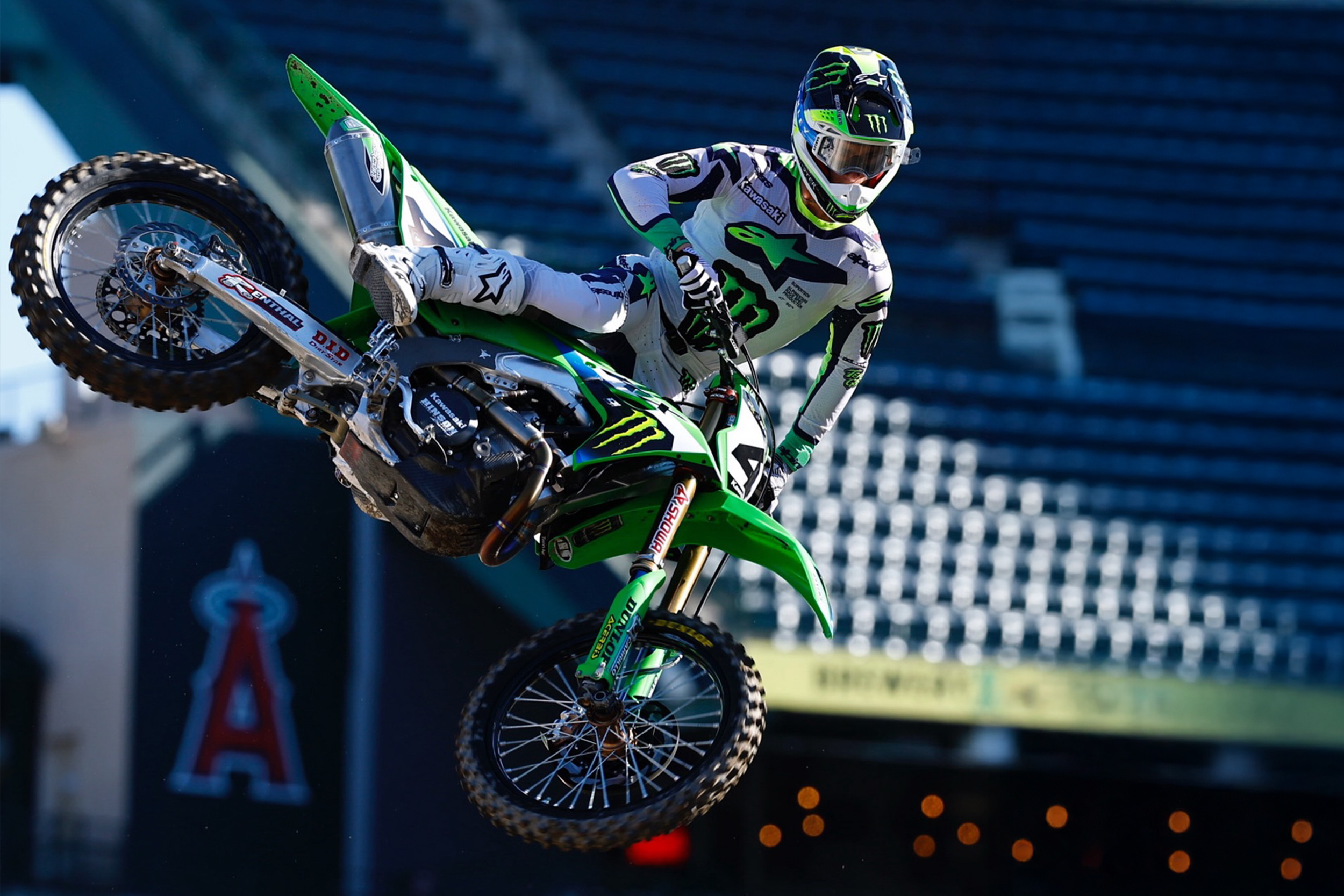 Light and shadow at the start: Kawasaki collects data instead of
