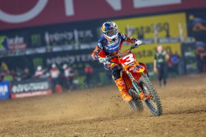 Eli Tomac struggelte beim Supercross Glendale, hielt seine Titelchancen aber am Leben