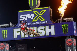 Hunter Lawrence gewinnt in Birmingham sein nächstes AMA 450SX Supercross Rennen