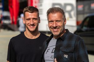 Ken Roczen mit Vater Heiko Klepka beim MXoN in Ernee im Jahr 2023