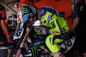 Tim Gajser durfte das Rennen nach dem Startcrash im zweiten Lauf des MXGP of France nicht wieder aufnehmen