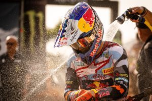 Abkühlung gehört bei den derzeitigen Temperaturen nach einem Moto zur Pflicht