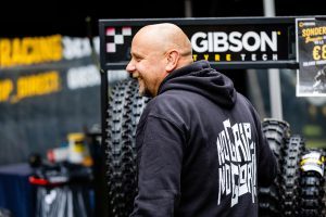 Jan Heller ist mit dem Gibson Racing Service bei der Juniroen Weltmeisterschaft in Jinin vor Ort