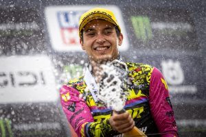 Guillem Farrés holt vierten Soieg in Folge in der MX2-Weltmeisterschaft beim Rennen in Loket