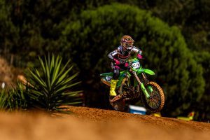 Mathis Valing beim MXGP of Portugal 2026, bei dem er sich eine Handgelenks und Wirbelverletzung zuzog