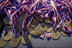Medallien der Juioren Motocross Weltmeisterschaft 2026 im tschechischen Jinin