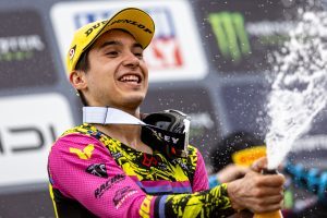 Guillem Farrés wird auch über 2027 hinaus dem Triumph Factory Team treu bleiben