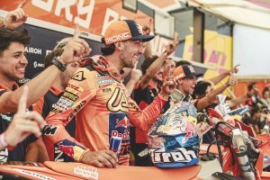 Jubelndes KTM Team beim EnduroGP Finale
