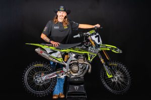 Aaron Plessinger wechselt nach fünf Jahren KTM nun zu Triumph und pilotiert die TF 450 X bereits im November beim Supercross Paris