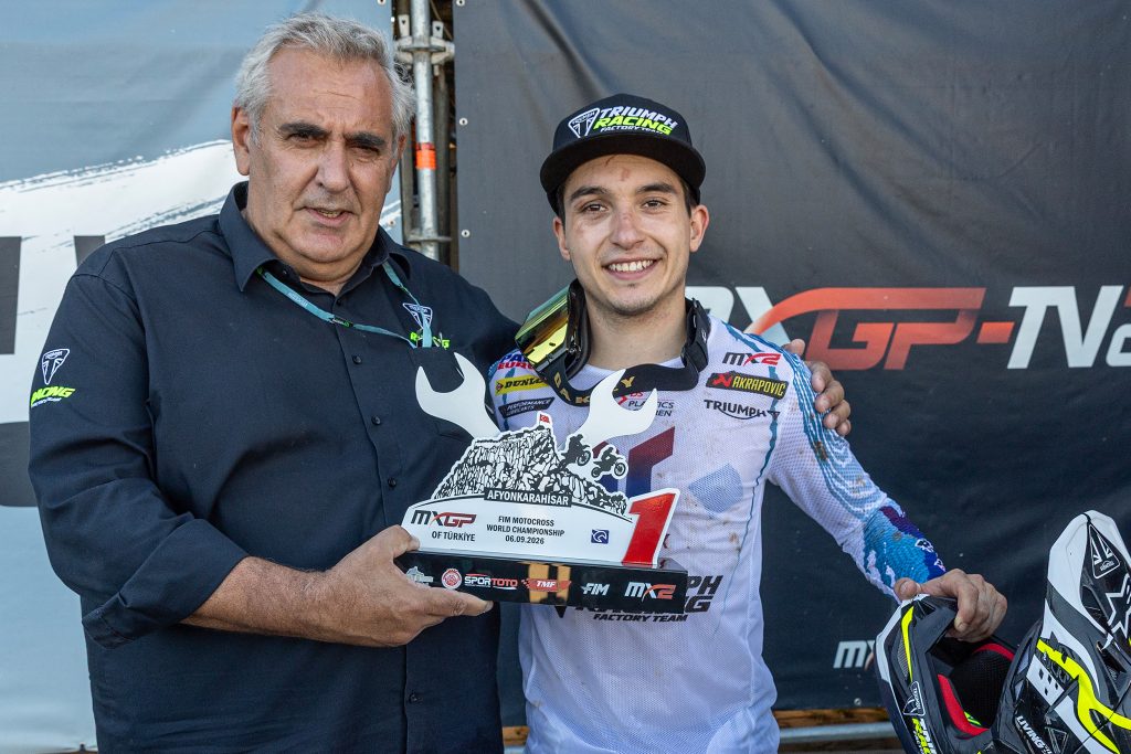 Guillem Farres mit Triumph Teamchef Thierry Chizat Suzzoni
