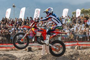 Manuel Lettenbichler gewinnt das Sea to Sky HEWC Race und steht kurz vor seinem sechsten Weltmeistertitel
