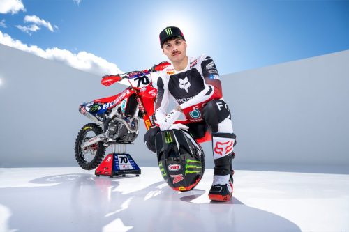 Honda-HRC-Petronas-Team-Praesentation-2026-Ruben-Fernandez-knieend