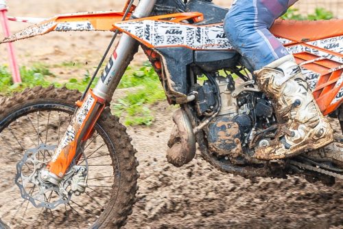 KTM-2-Stroke-Prototyp-mit-Sonde-im-Kruemmer